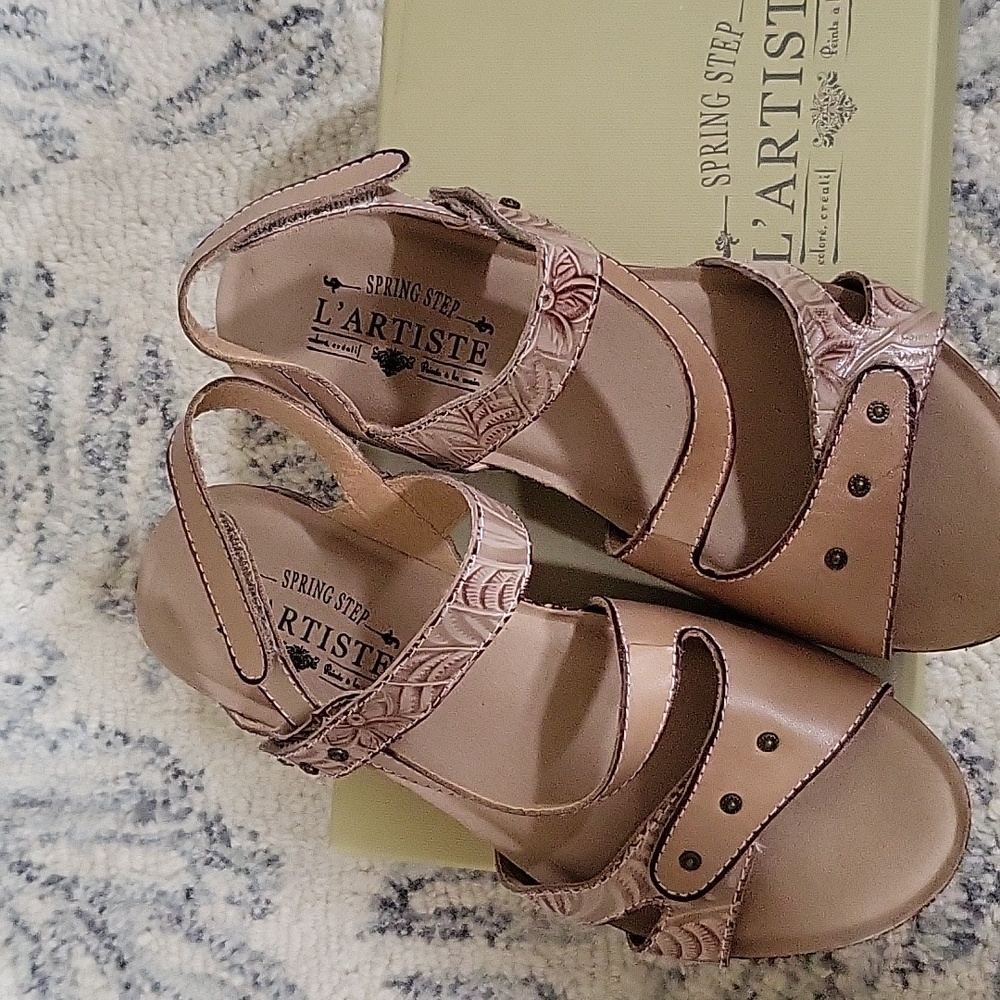 L'ARTISTE Sandals - Picture 3 of 10